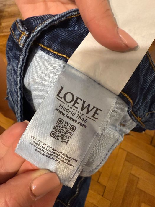 Blugi Loewe noi cu eticheta