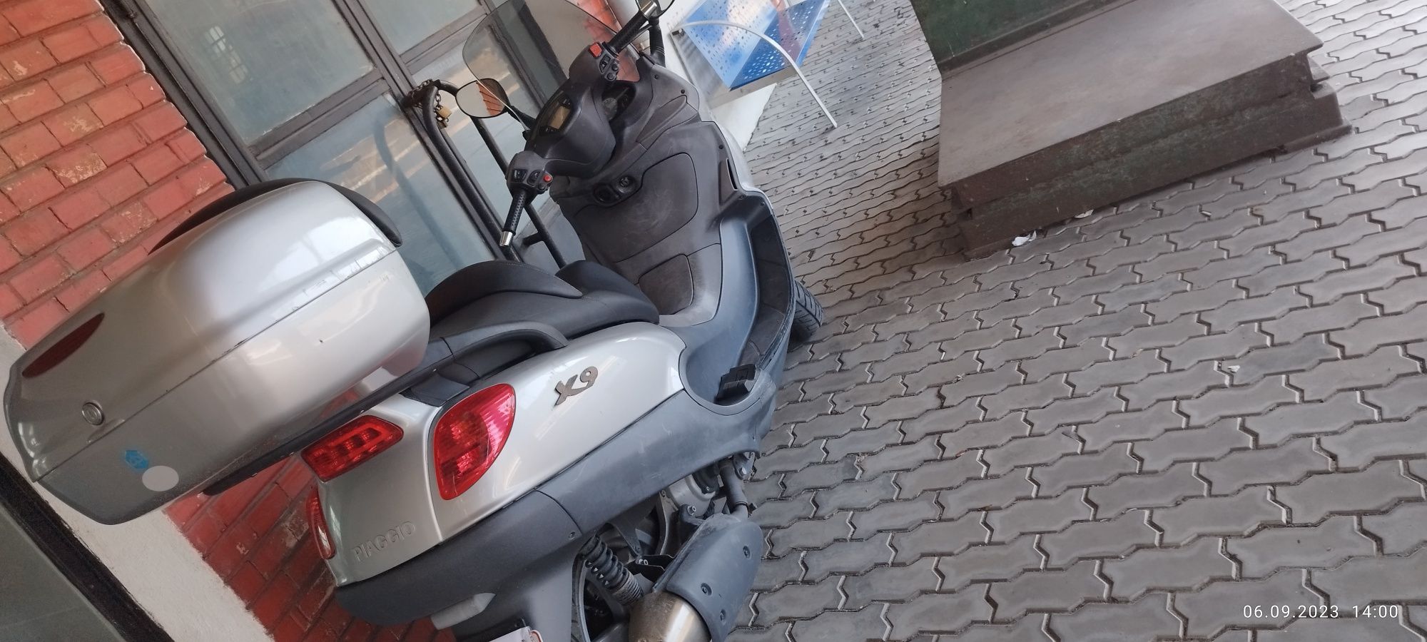 Vând Piaggio X9  bun