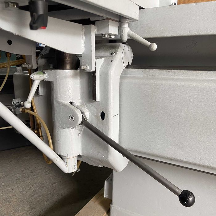 Masina de frezat cu masa mobila Schneider - reconditionat