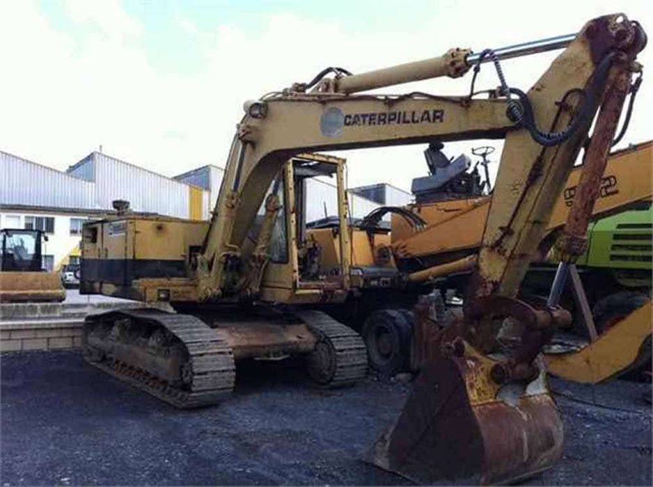 Dezmembrez excavator Caterpillar 215B, 215, 225B, 235B – piese utilaj
