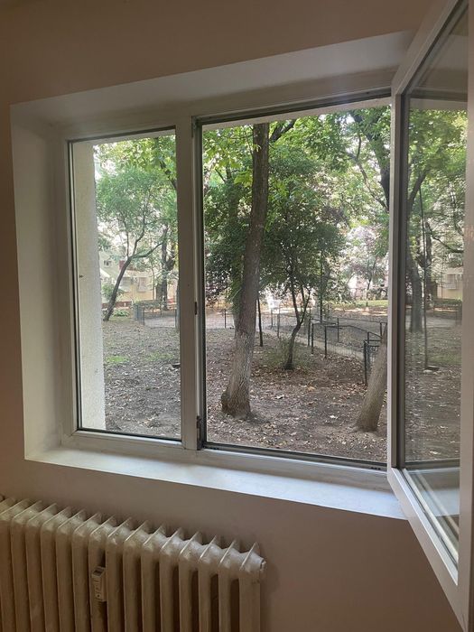Vand apartament 2 camere semidecomandat -Piata Resita