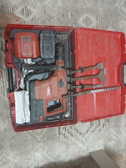 Vând rotopercutor hilti pe acumulator 36.9Ah