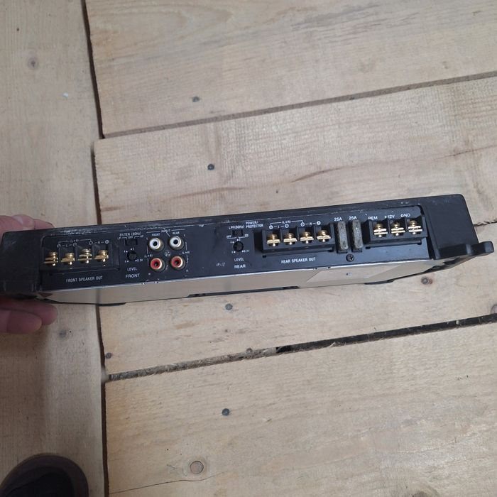 Vând tun bass alpine,stație Sony și 4 difuzoare audi(originale)
