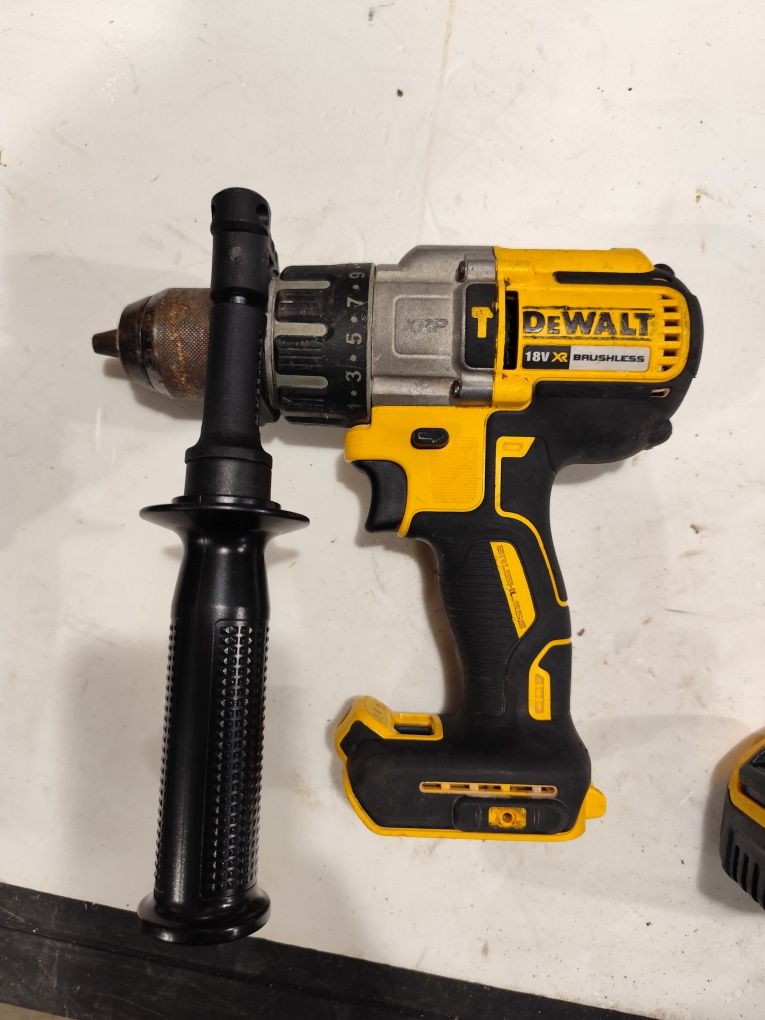 Топ безчетков акумулаторен удърен винтоверт Девалт DeWALT DCD996 + 5Ah
