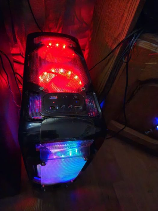 Vând pc ddr4 i3 8100 rgb