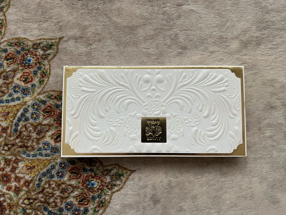 Paleta farduri KVD Beauty vegan