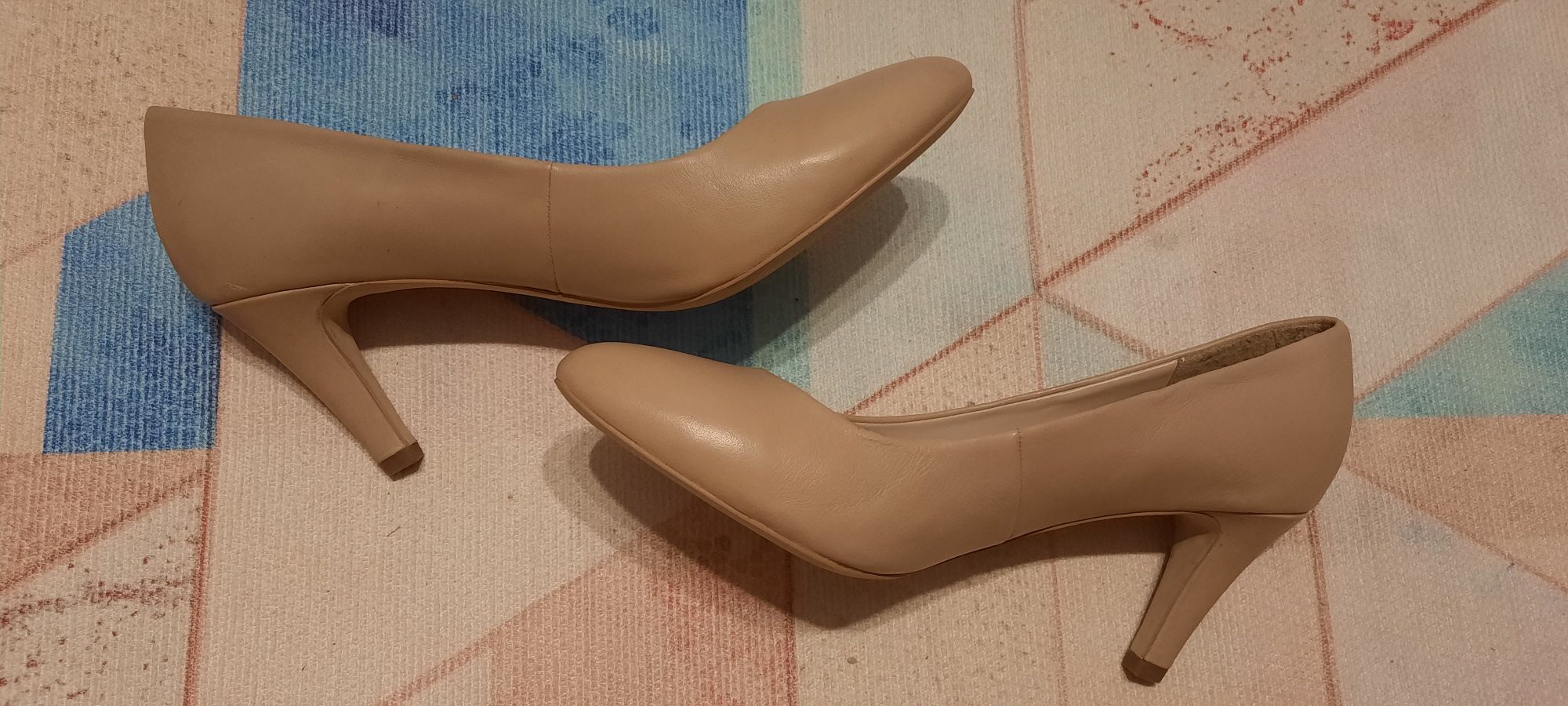 Livrare gratuita - Pantofi stiletto, nude, din piele, mas 40