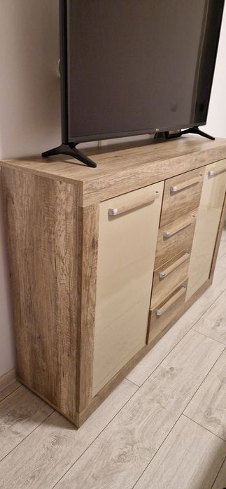 Comoda pentru televizor cu sertare