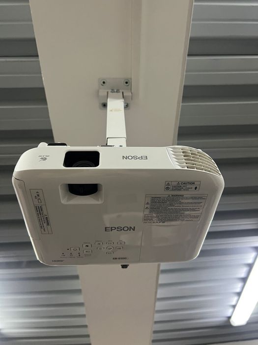 Проектор Epson EB-E500 и Интерактивная доска Pixel