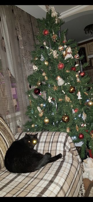 Продам елку искусственную