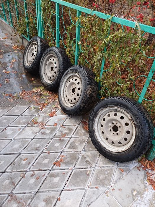 Продам 4 зимних колеса Кордиант