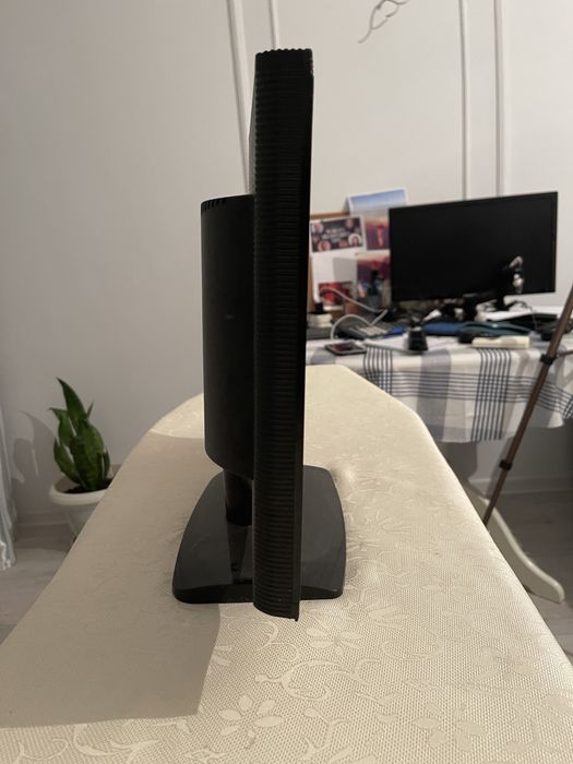 Продам монитор aoc n941sw за 17к!