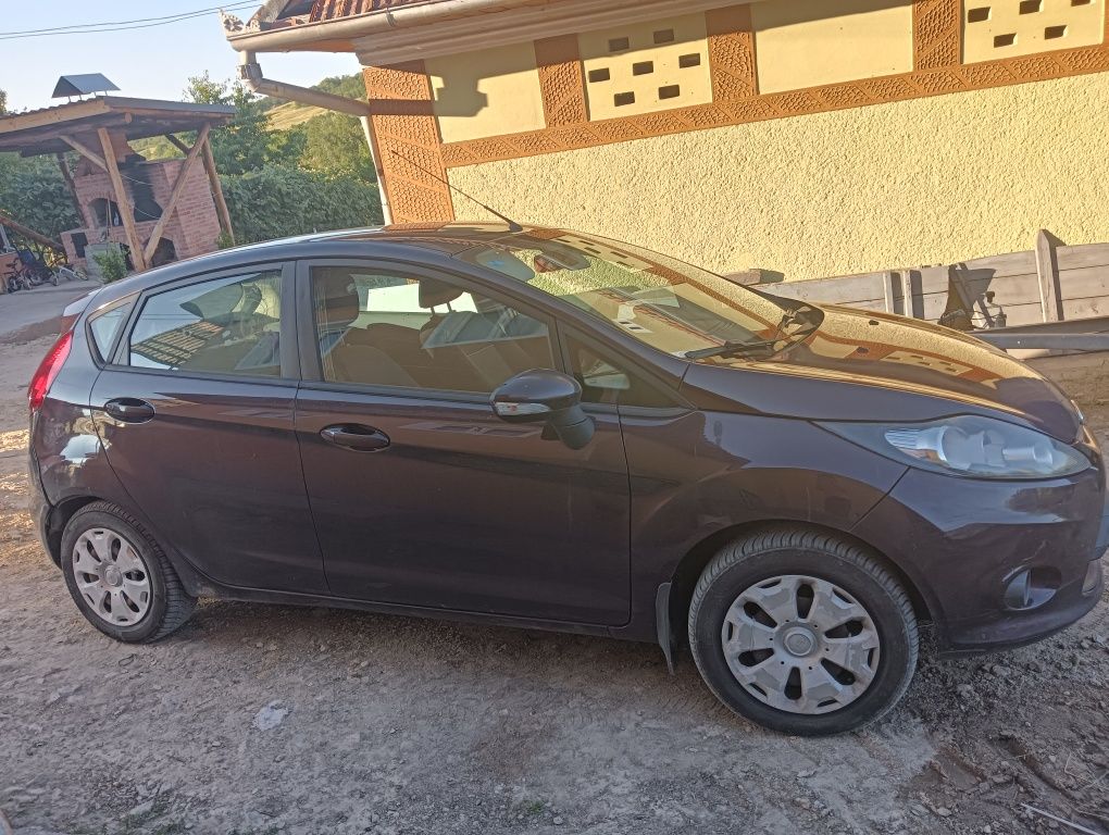 Vând Ford fiesta