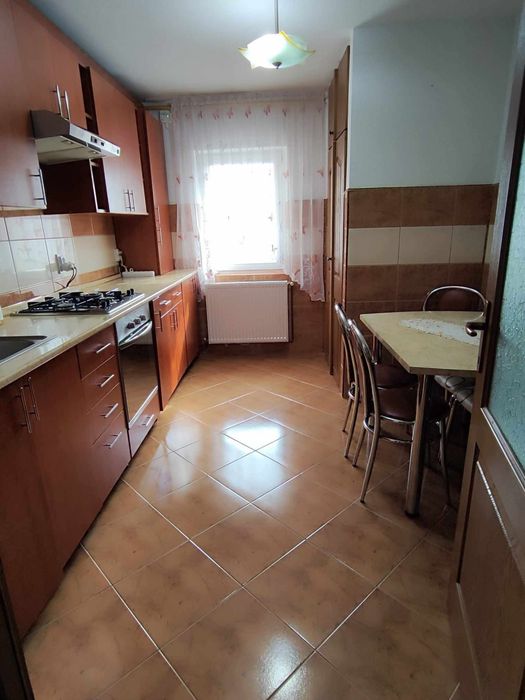 Inchiriez apartament 3 camere
