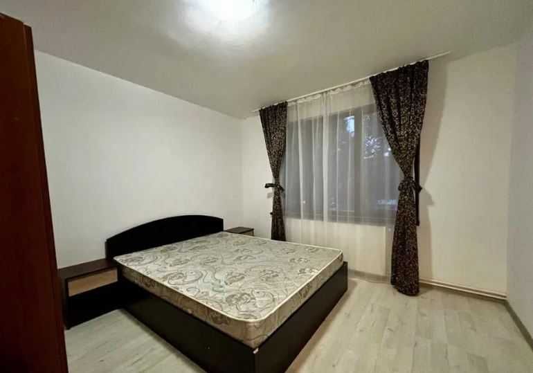Apartament cu 3 camere decomandat, Craiter