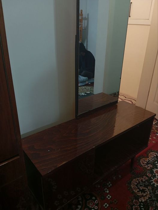 Stenka va shkaf sotiladi!