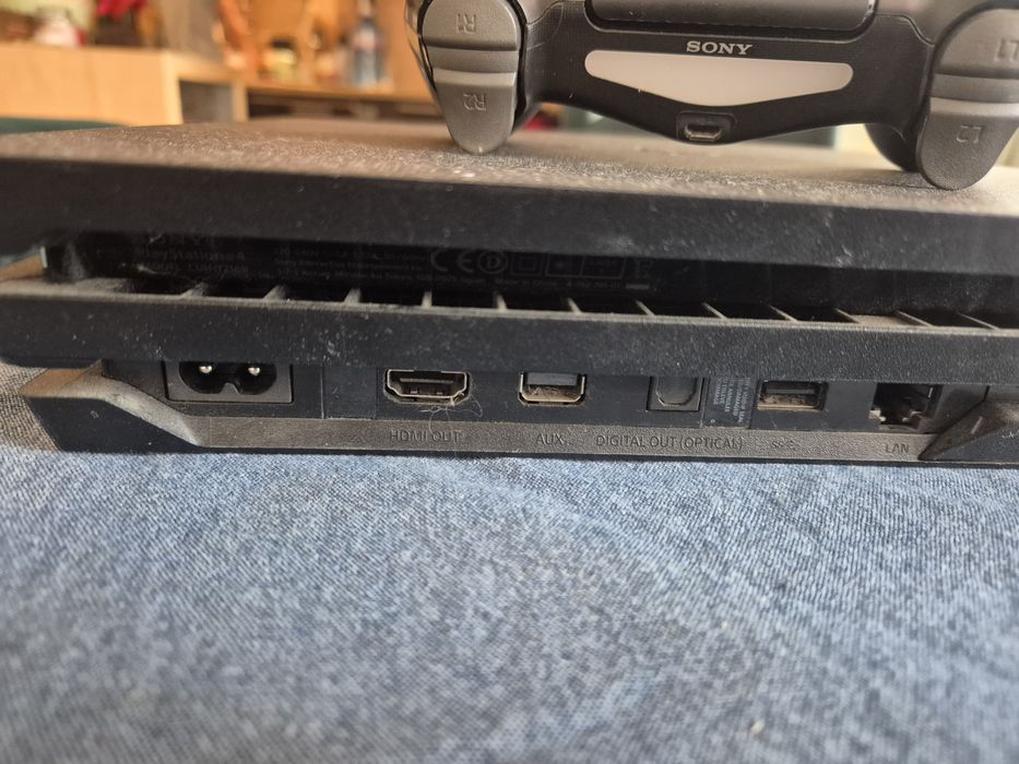 Playstation 4 pro 1TB + джойстик dualshock 4