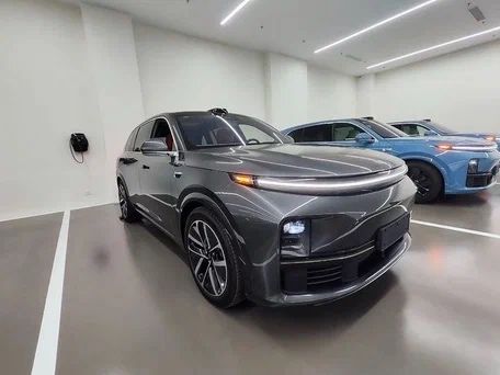 Lixiang Li 7 Ultra Мокрый псфальт/ Белый салон в Наличии