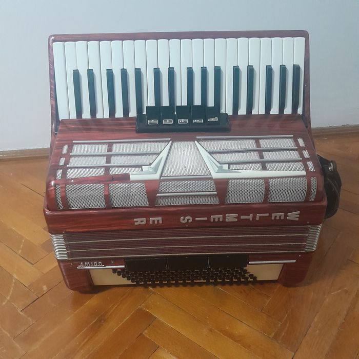 Vind acordeon Weltmeister 96 de basi