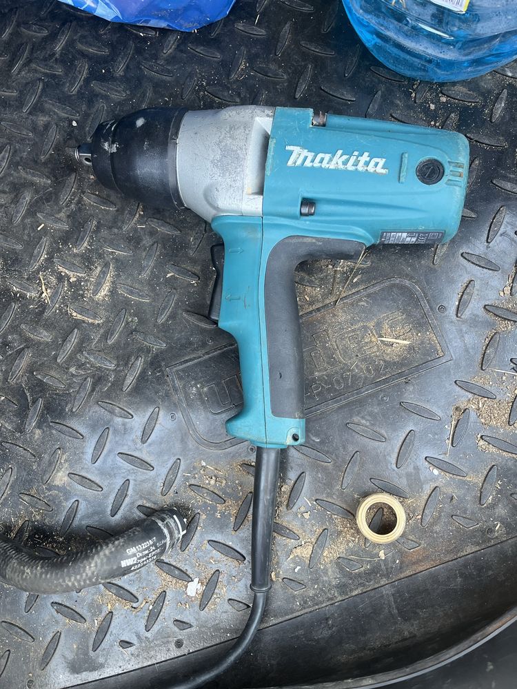 Pistol cu impact makita