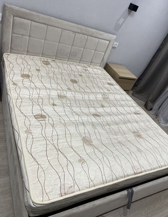 Матрас, хороший, не новый, но чистый