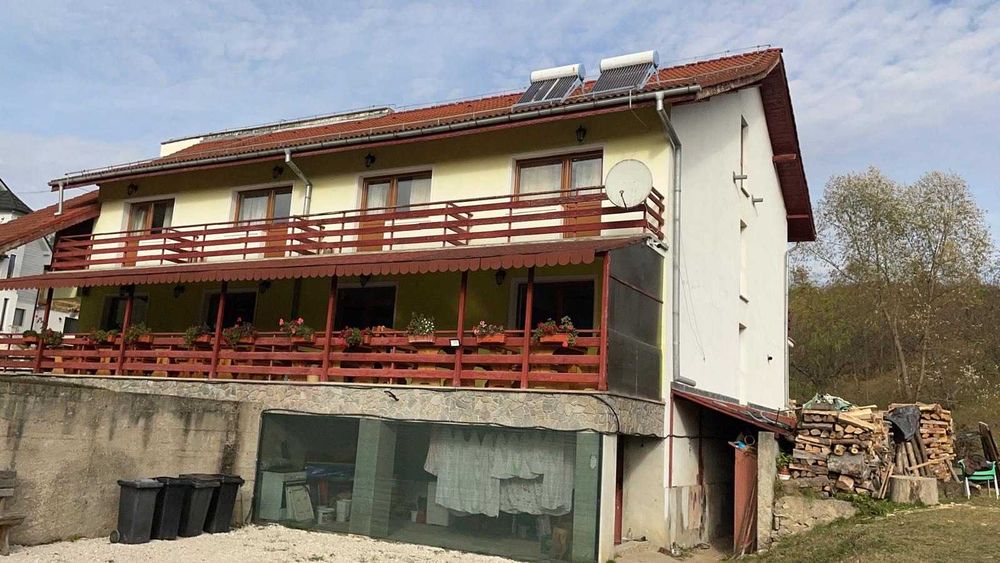 Oportunitate investiție. Doua pensiuni turistice de vânzare