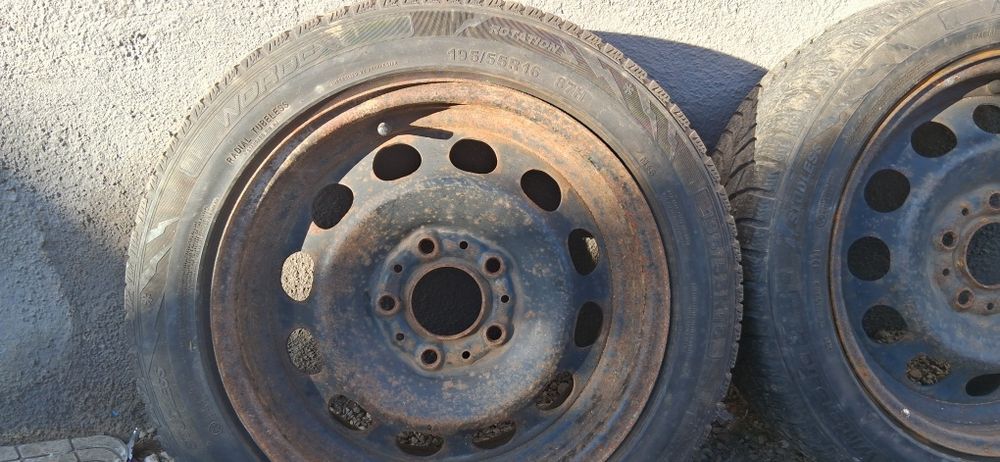 Vand sau schimb un set de jante pe 16 cu tot cu anvelope