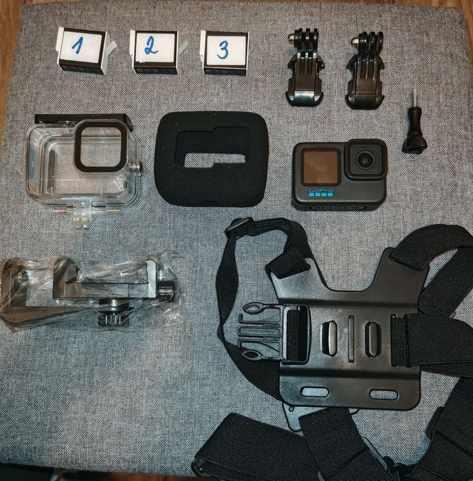 GoPro Hero 11 Black + 3 baterii si accesorii