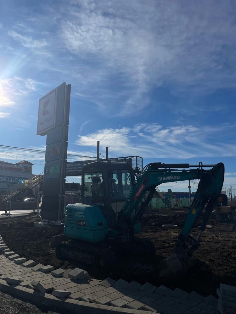 Miniexcavator de inchiriat