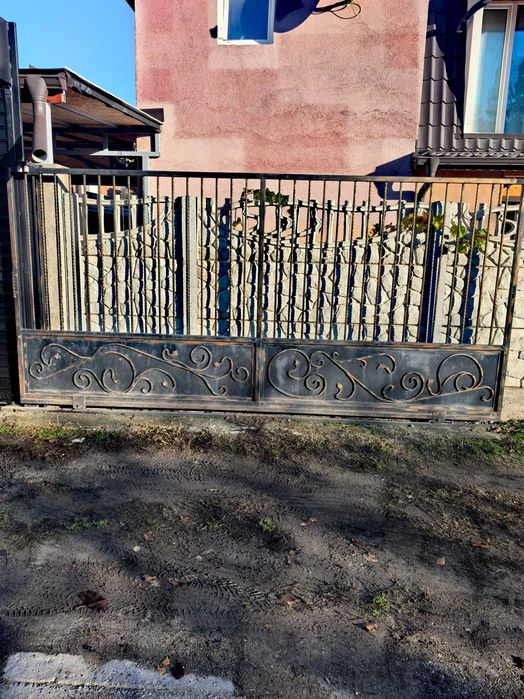 Метална плъзгаща врата