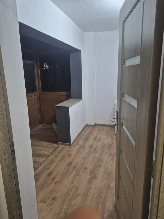 Închiriez apartament in Novaci centru
