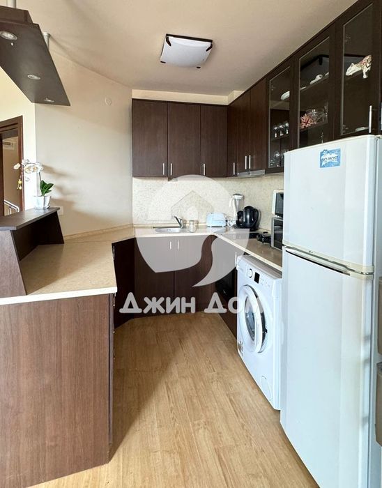 Триетажен таунхаус с ГЛЕДКА ПЛАНИНА в к-с Чаирите, с. Кошарица