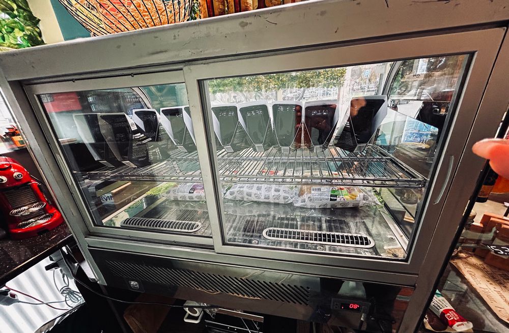 Хладилна витрина