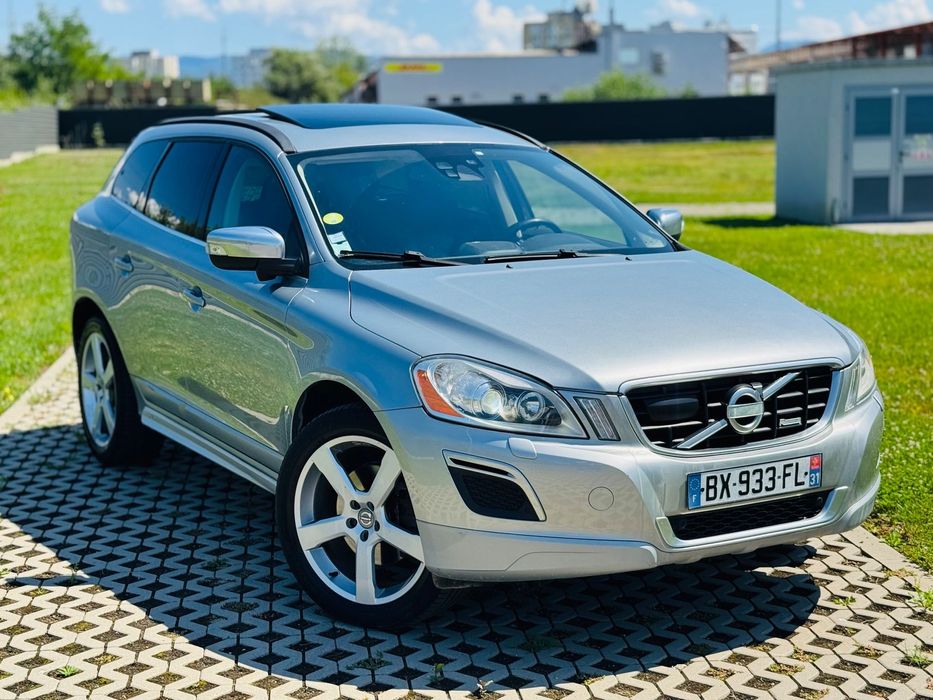 Volvo XC 60 2.4 D5/ R design/ Panoramic/Distronic/Lane Assist