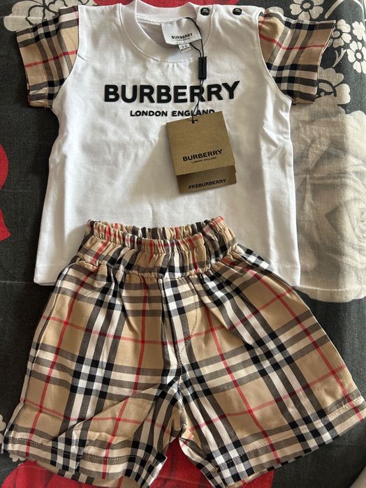Compleu Burberry mărimea 3/6 luni