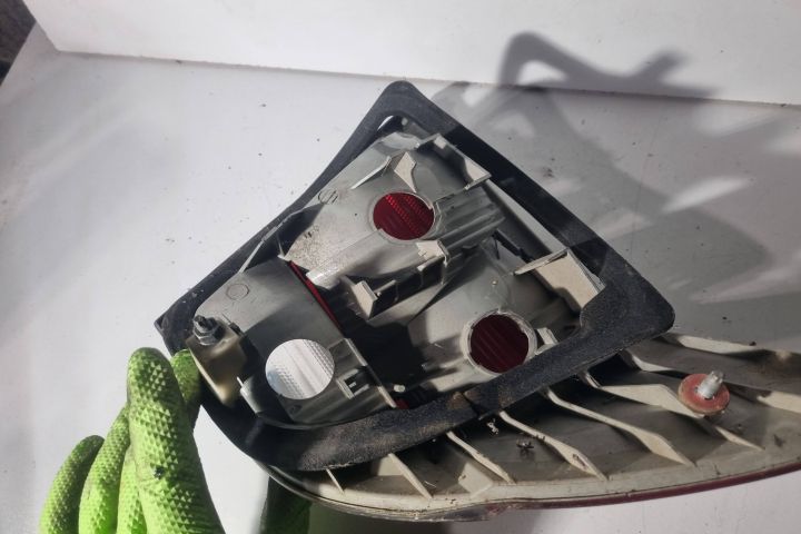 Lampa / Tripla stop dreapta pe aripa BMW Seria 3 E46
