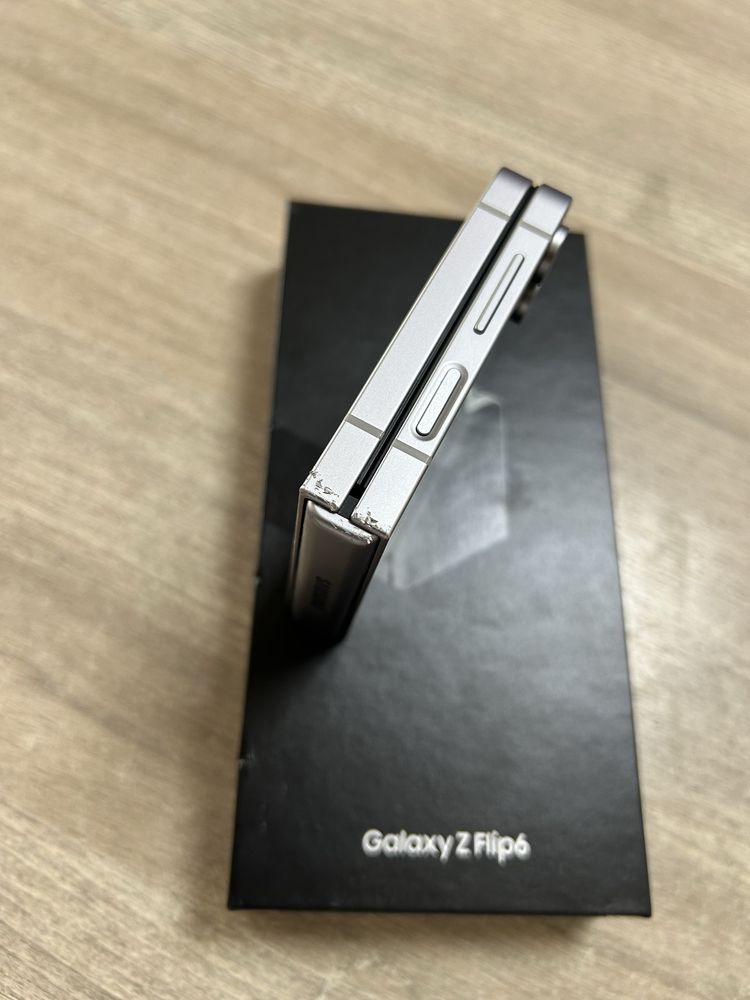 Samsung Galaxy Z Flip 6