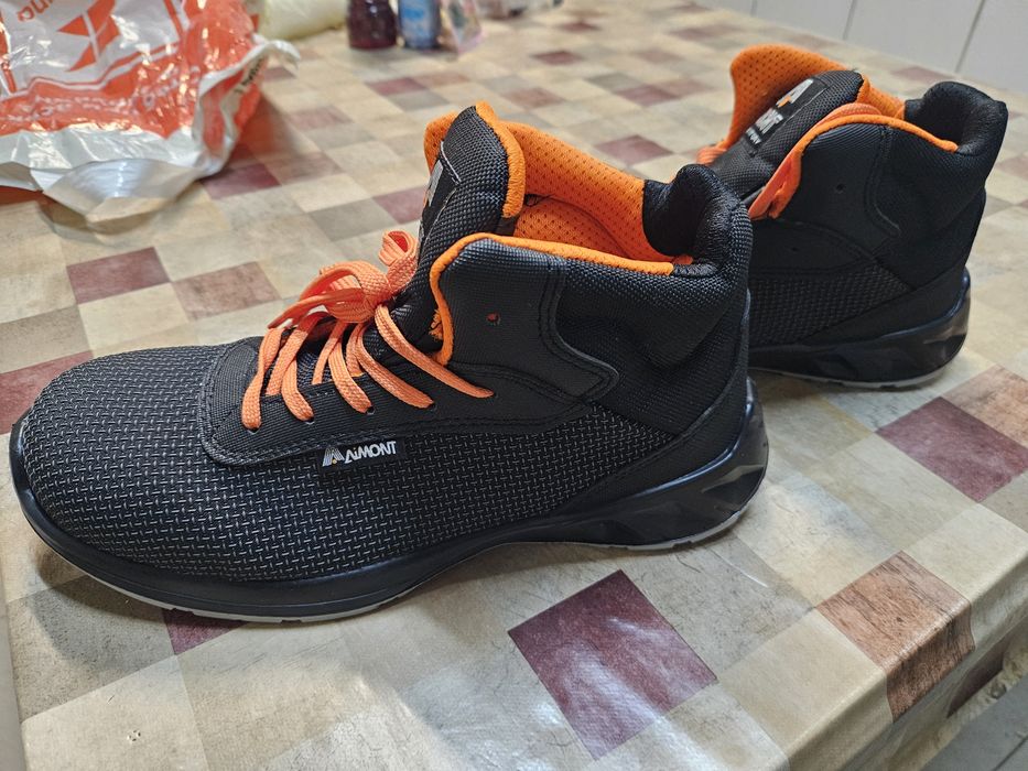 Обувки чисто нови със метал от пред!