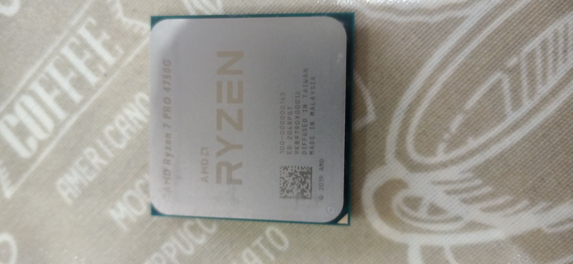 Продавам процесор AMD Ryzen 7 PRO 4750G