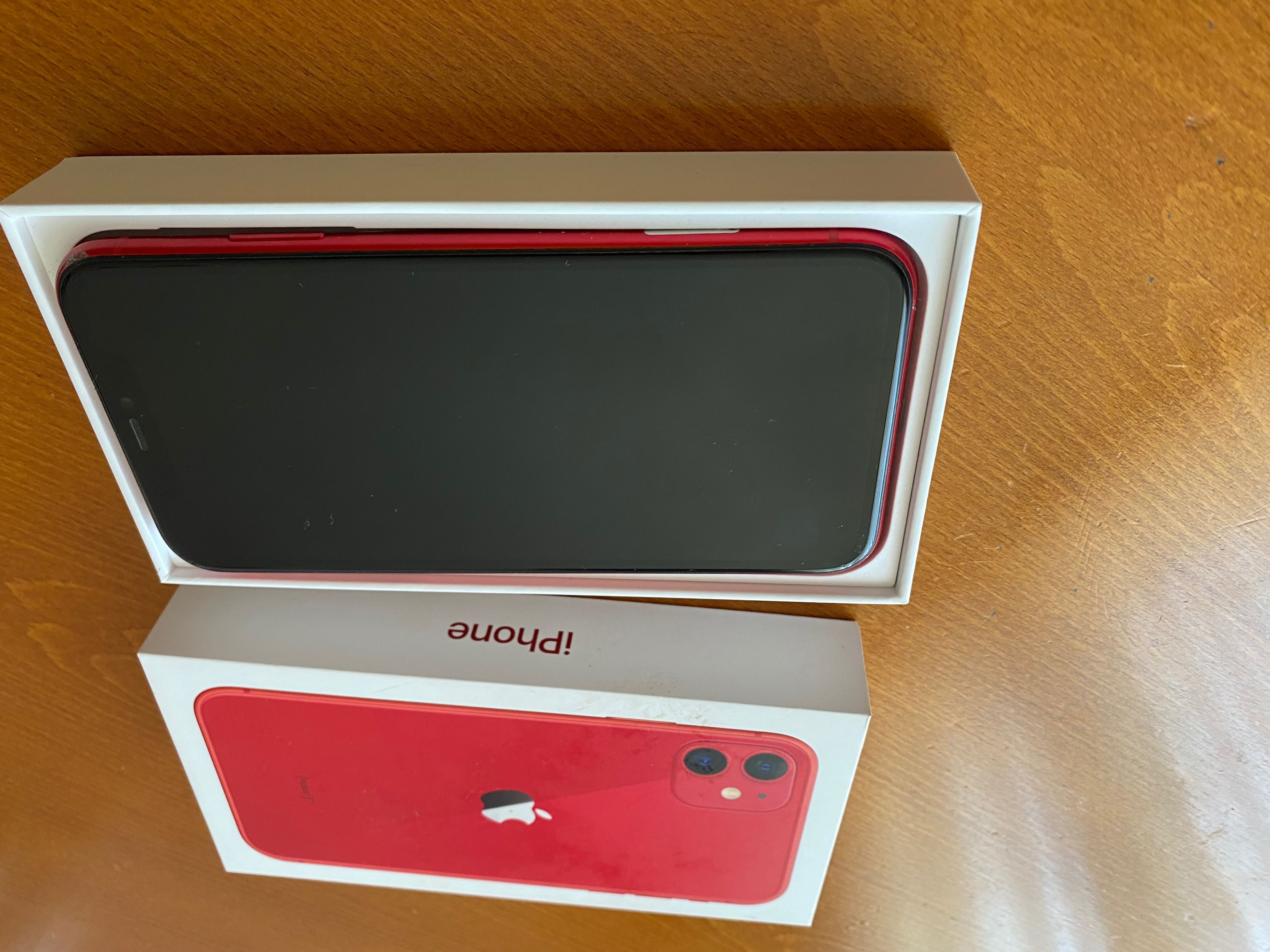 Iphone 11 64gb запазен винаги е бил с протектор