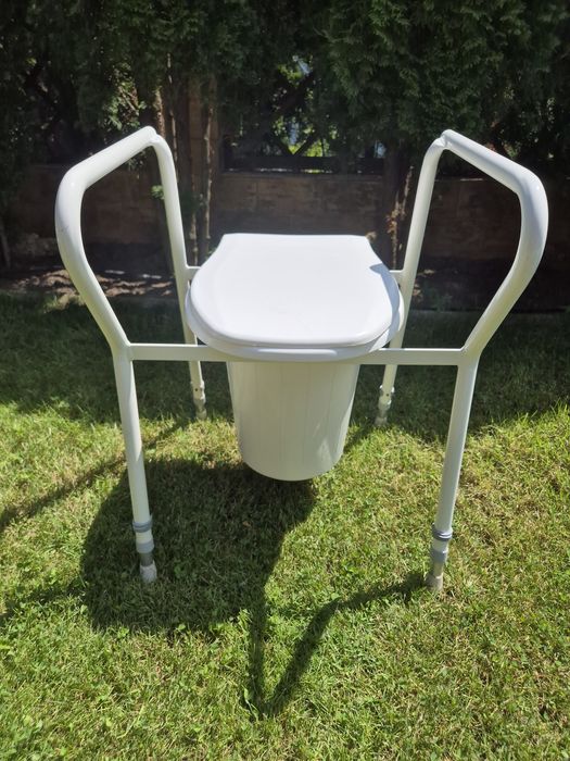 Scaun medical cu toaletă/WC, reglabil. Doar predare personală