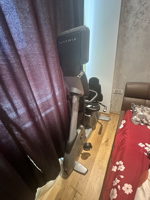 Bicicletă fitness Matrix TX5 recumbent – cu TV și multiple funcții