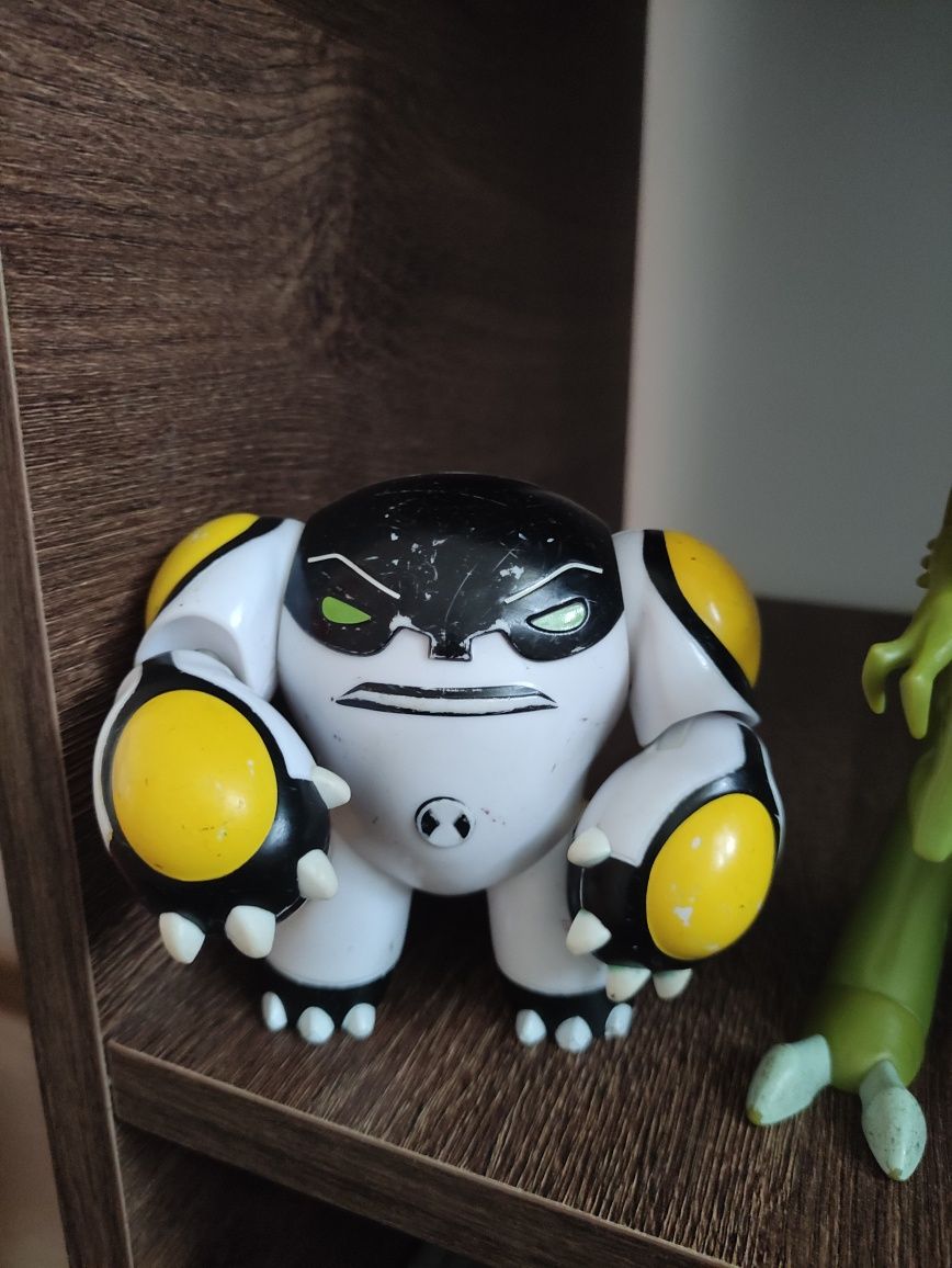 Lot 6 figurine Ben 10