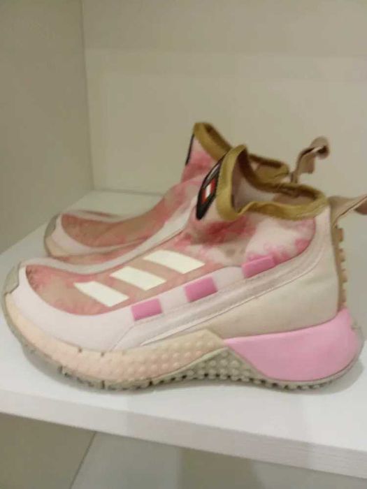 Два чифта Adidas Lego  н-р  29 за  80 лв.