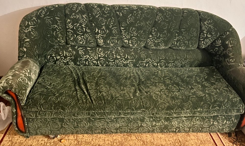 Диван+2 шт креслосымен бірге б/у срочно сатылады!