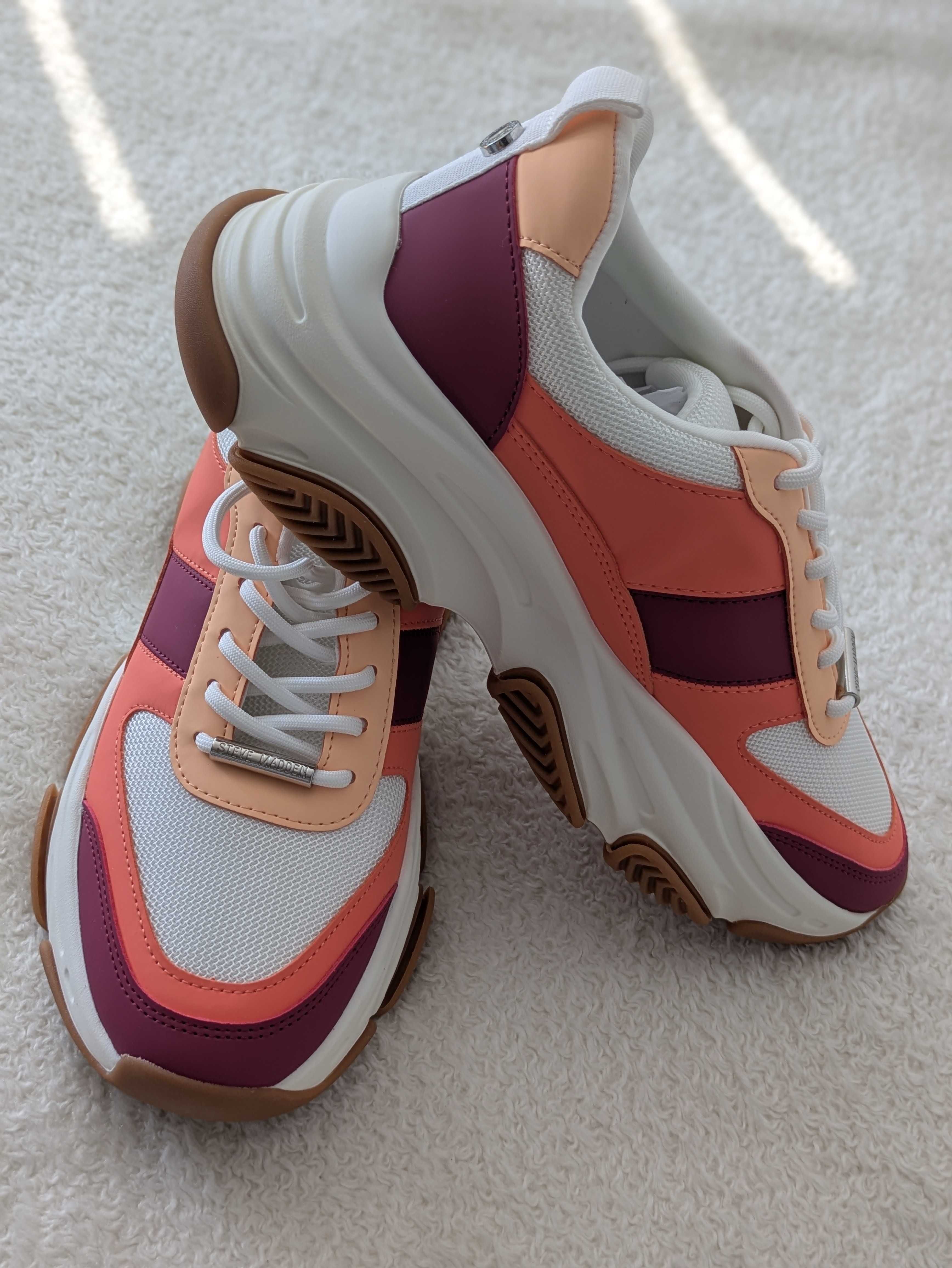 Нови сникърси Steve Madden