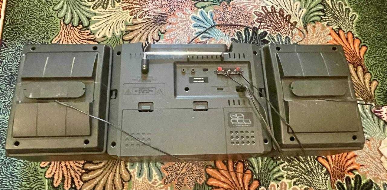 Продаётся:  Магнитофон Philips AW7730
