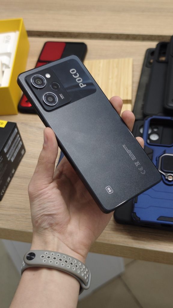 Poco X5 Pro | 256Gb | в подарок 8 чехлов новых и 4 стекла