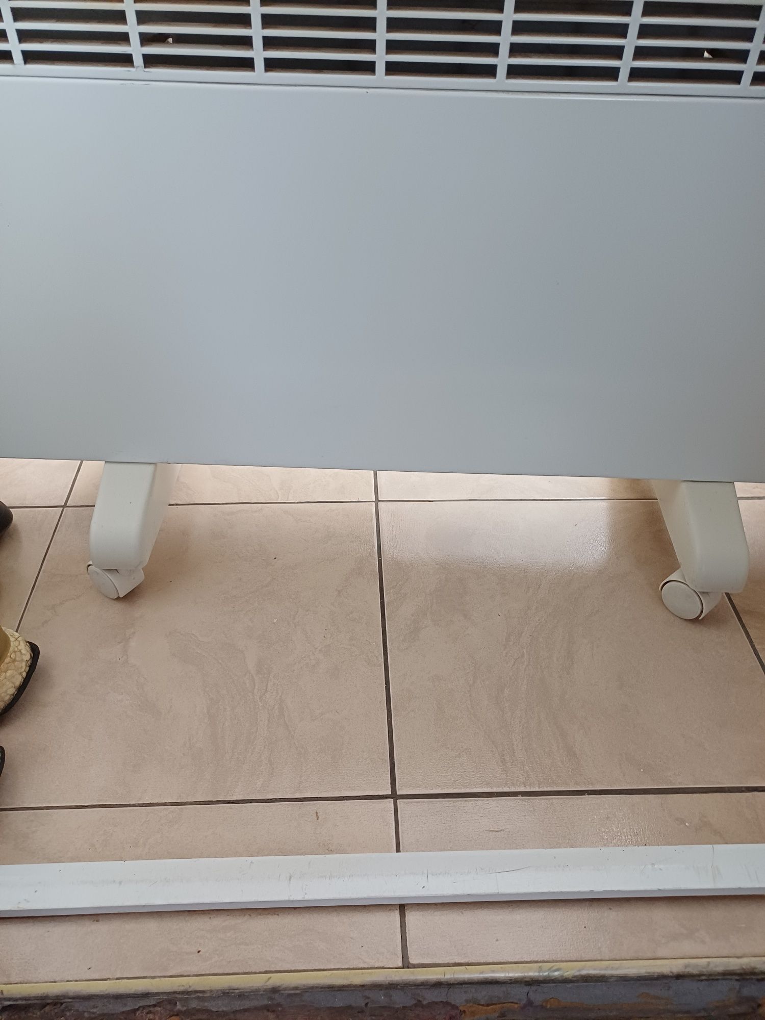 Продавам конвекторен радиатор Аерлек 2500w