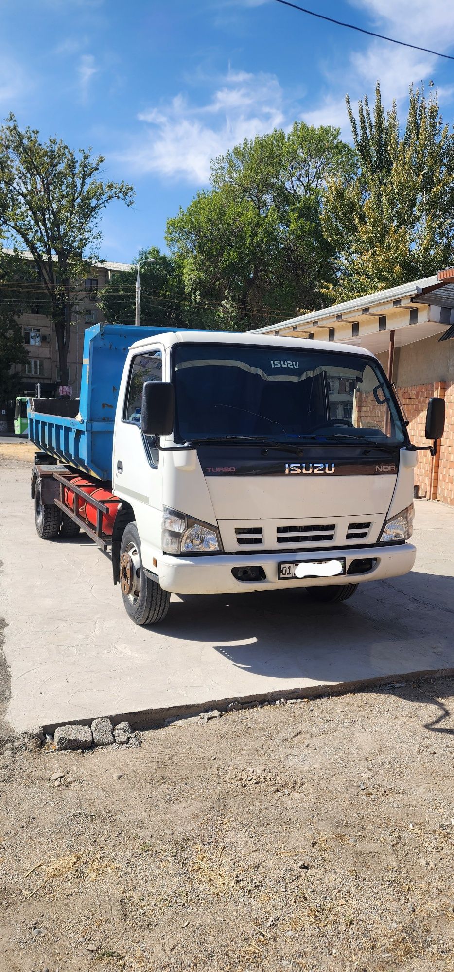 Isuzu samosval zavadskoy sotiladi